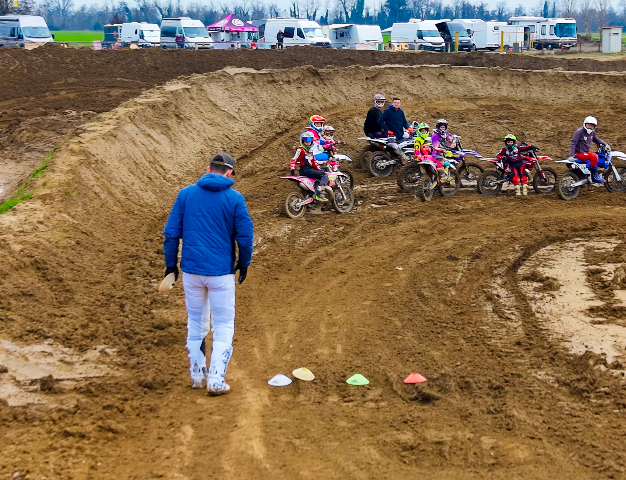 Riserva la pista di Motocrosslodi per fare i corsi con la tua mx school